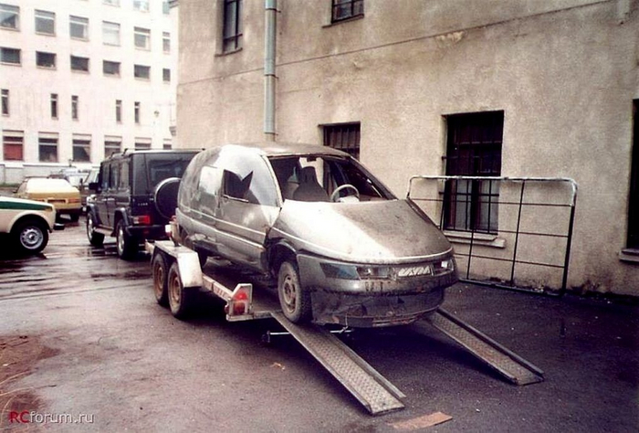 Печальная судьба многих отечественных разработок: разграблена и изуродована. А жаль — «Охта» могла стать экспонатом автомобильного музея