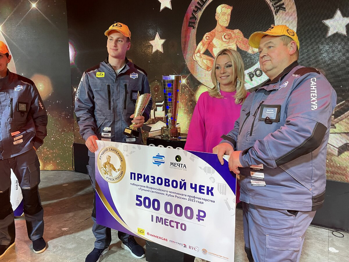 Ирина Салтыкова вместе с чемпионами 2023 года. Фото автора