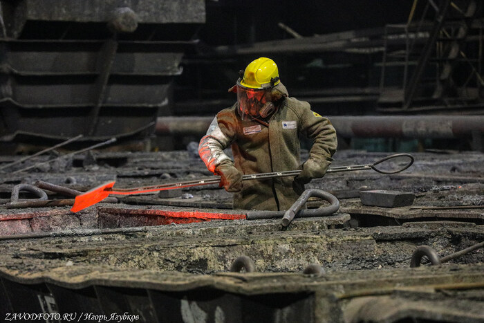 Из серии «Именно они делают Россию великой» / снято мной на Надеждинском металлургическом заводе им. Бориса Ивановича Колесникова