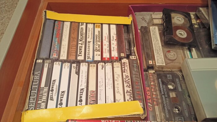 Капсула из 90х Аудиокассеты, Устаревшее, Фотография, Капсула времени, Ископаемые, Динозавры, Heavy Metal, Рок, Длиннопост
