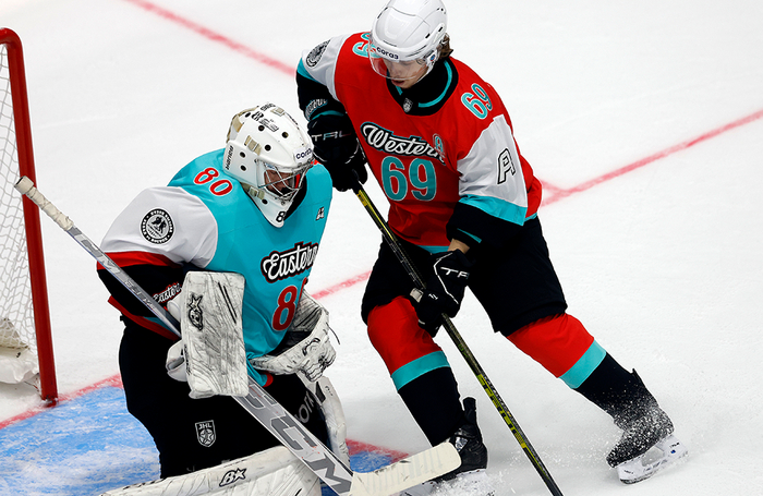 Восток уступил Западу. Белые медведи не помогли