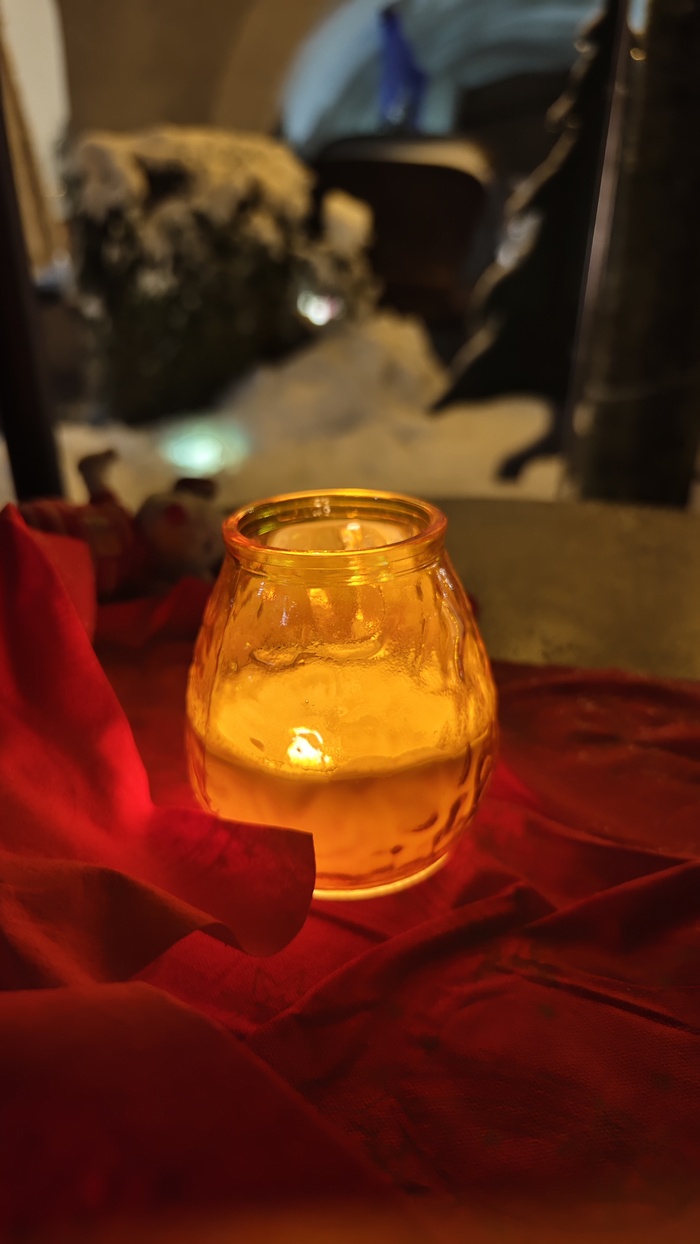 и свечи на столиках