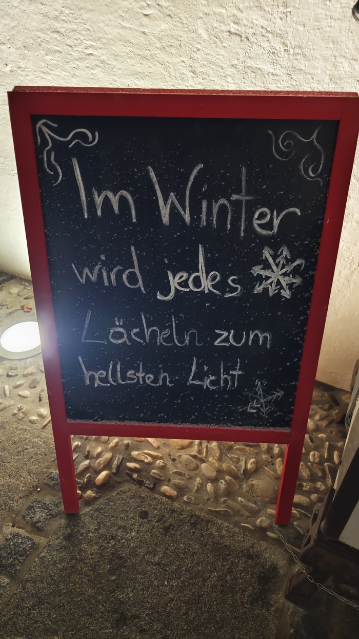 Зимою "от улыбки станет всем светлей" :)