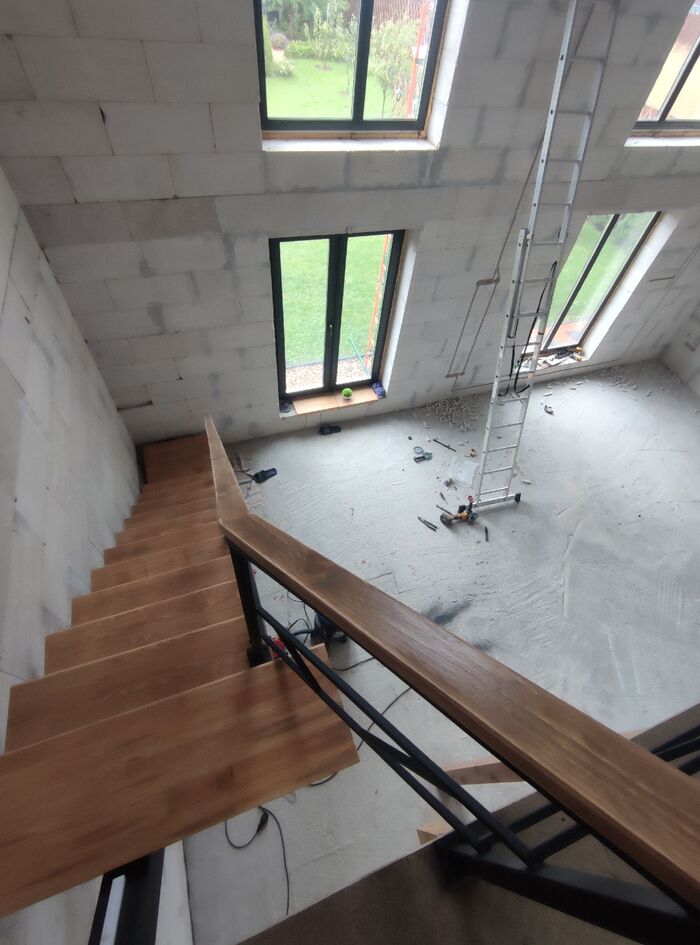 Дом 120 м2 в стиле барнхаус в одни руки. Сезон 2023. Часть 6. Колхозим лестницу и перила за 40к вместо 400к!