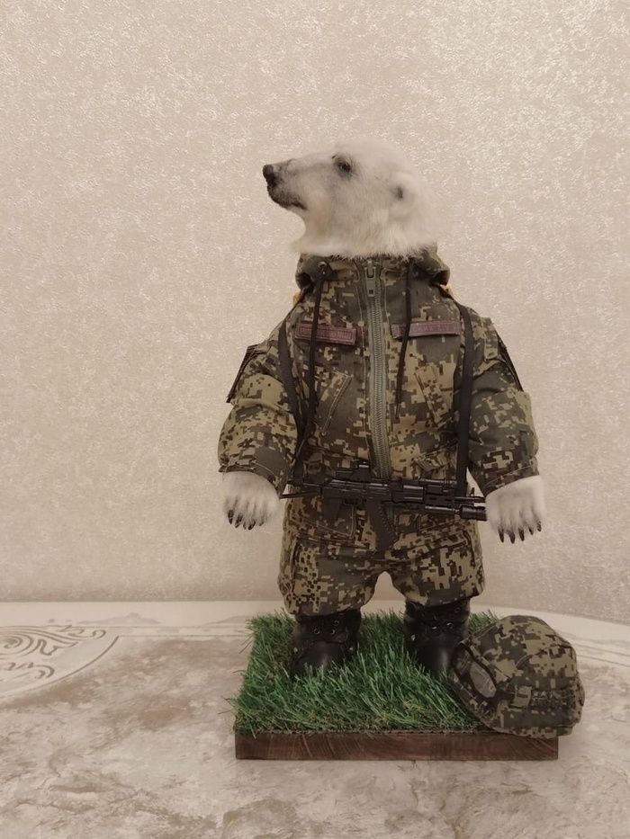 (рост 34-37 см.) Выполнены из искусственного меха, наполнены опилками, древесной шерстью, шплинтовое крепление.