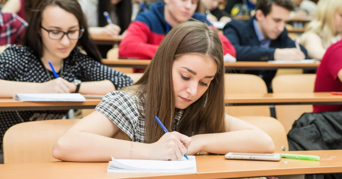 Челгу вступительные экзамены. Студенты. Студенты в вузе. Поступление в институт. Университет студенты.