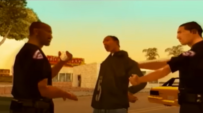 Белый коп-подручный и темпени пакуют сидоджи