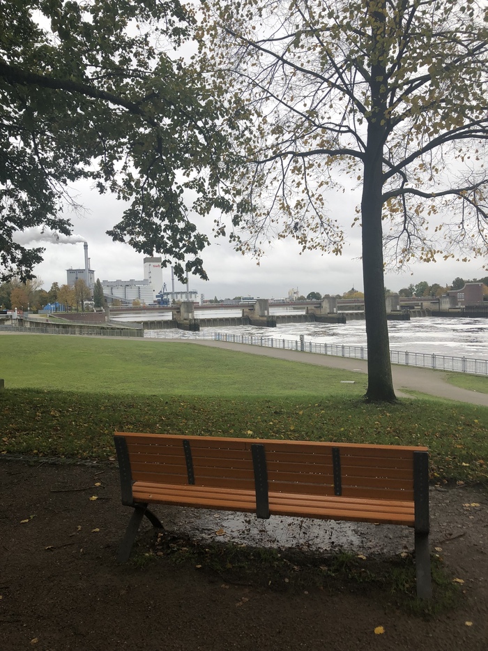 Вид на местную ГЭС