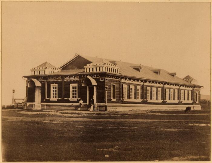 Казарма Тымовской местной казармы в поселении Рыковском.