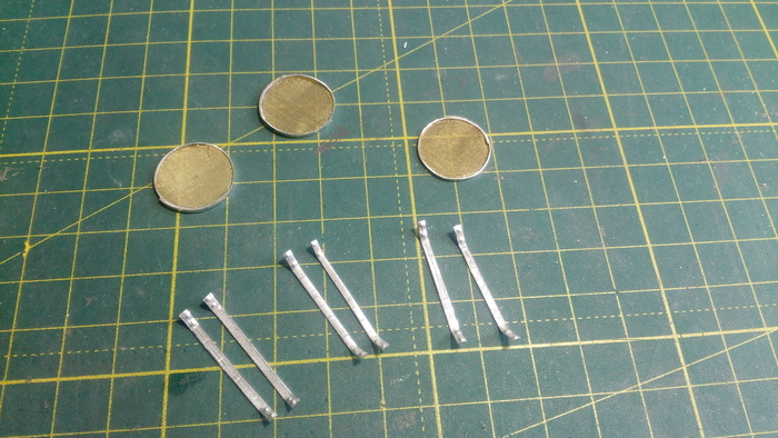 Скобы фиксаторы и сетки внутренней стороны радиаторов