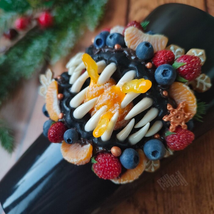 Материал: полимерная глина, сухая пастель, UV смола, матовый лак Cernit