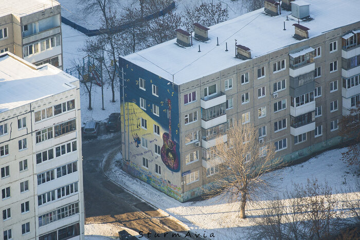 Граффити на доме Земфиры. Фото взяты с Дзен-канала SturmAvia.