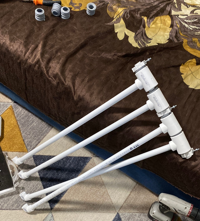 Вот так выглядит на одной манжете. Перекосы во все стороны.