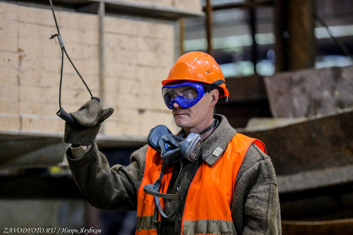 Из серии «Именно они делают Россию великой» / снято мной на Соликамском магниевом заводе