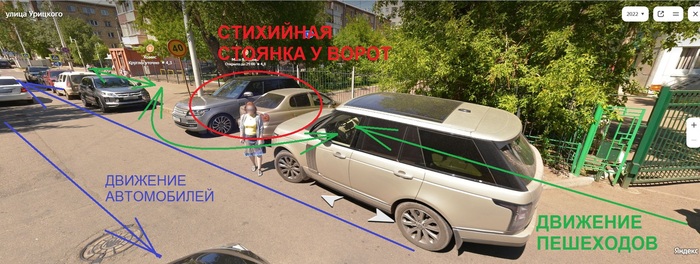 Пешеходы вынуждены идти по проезжей части