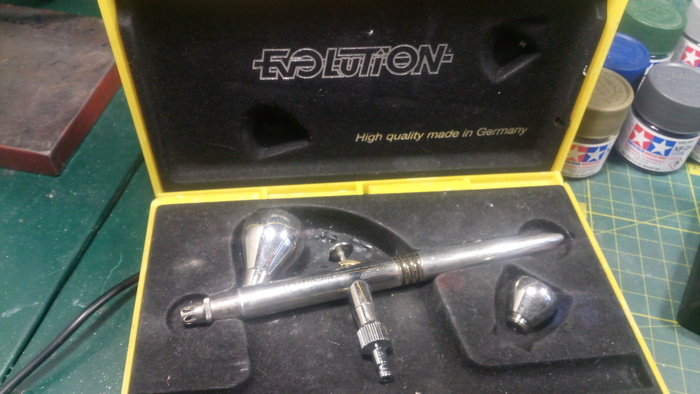 Немец H&S аэрограф отличного качества, рекомендую кто определяется с выбором