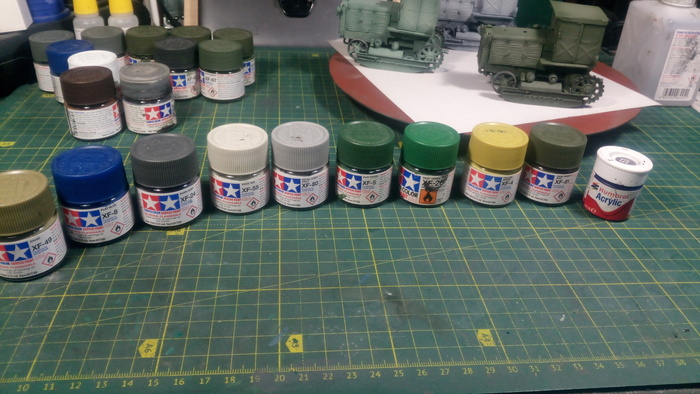 Модельная химия фирмы Tamya, цвета которые я использовал при покраске ( здесь нет масляных красок и пигментов, матового и глянцевого лаков )