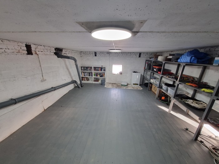 Склад, вид на вход