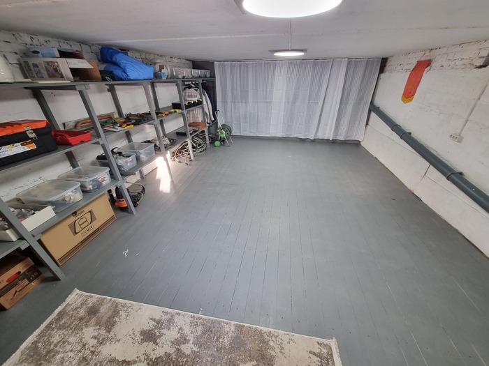 Уже склад, но еще не мастерская. Вид от входа