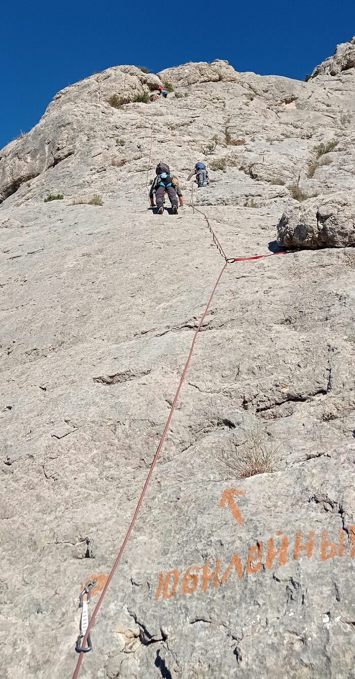 Первая веревка от R0 к R1 по наклонным плиткам