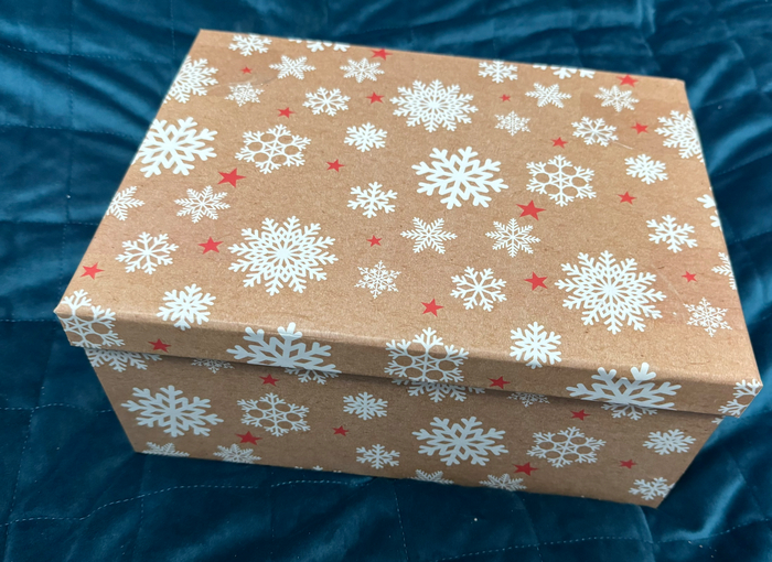 Открытка с очень милым пожеланиями. Книга и набор для рисования.