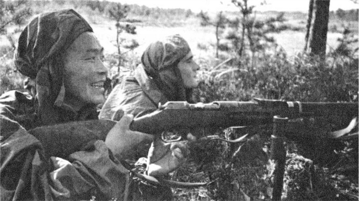 Снайперы С.Номоконов и Б Канотов, Старая Русса, 1942