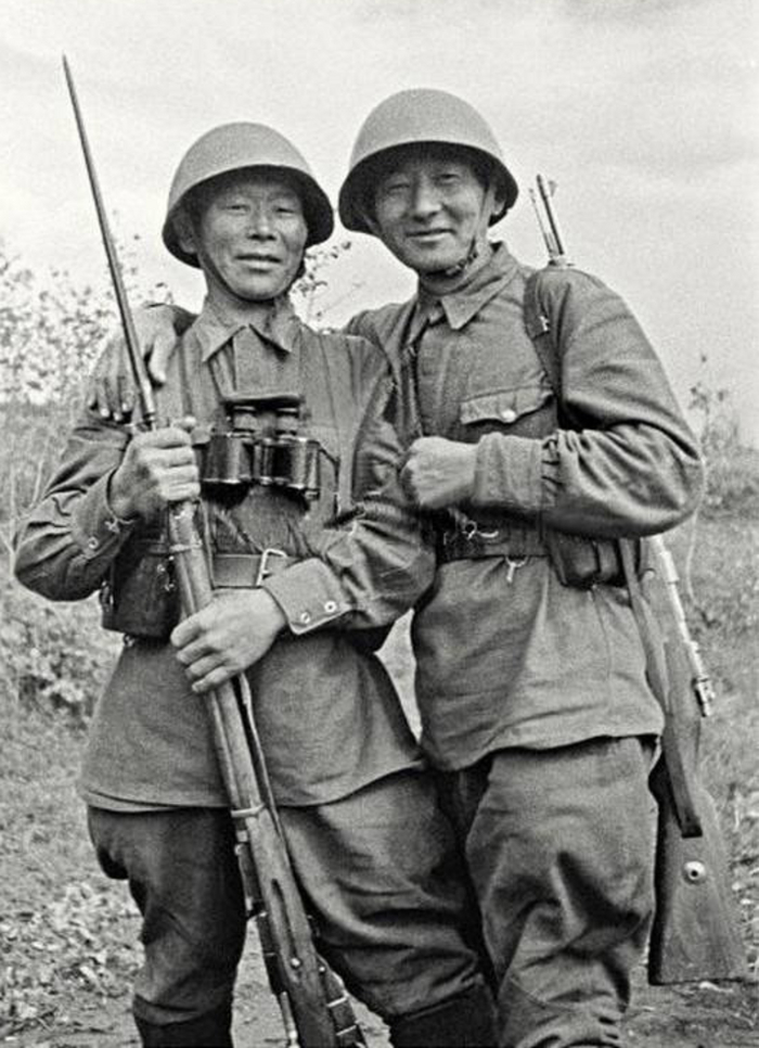 Семен Номоконов и его ученик Тогон Санжиев, 1942