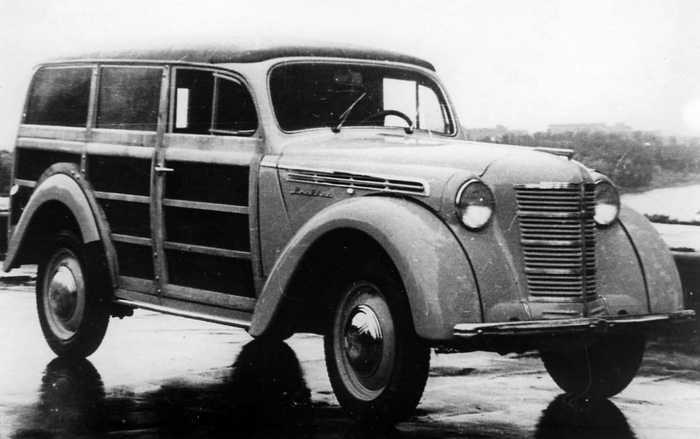 Серийный «Москвич-400‑422» по прозвищу «Буратино».