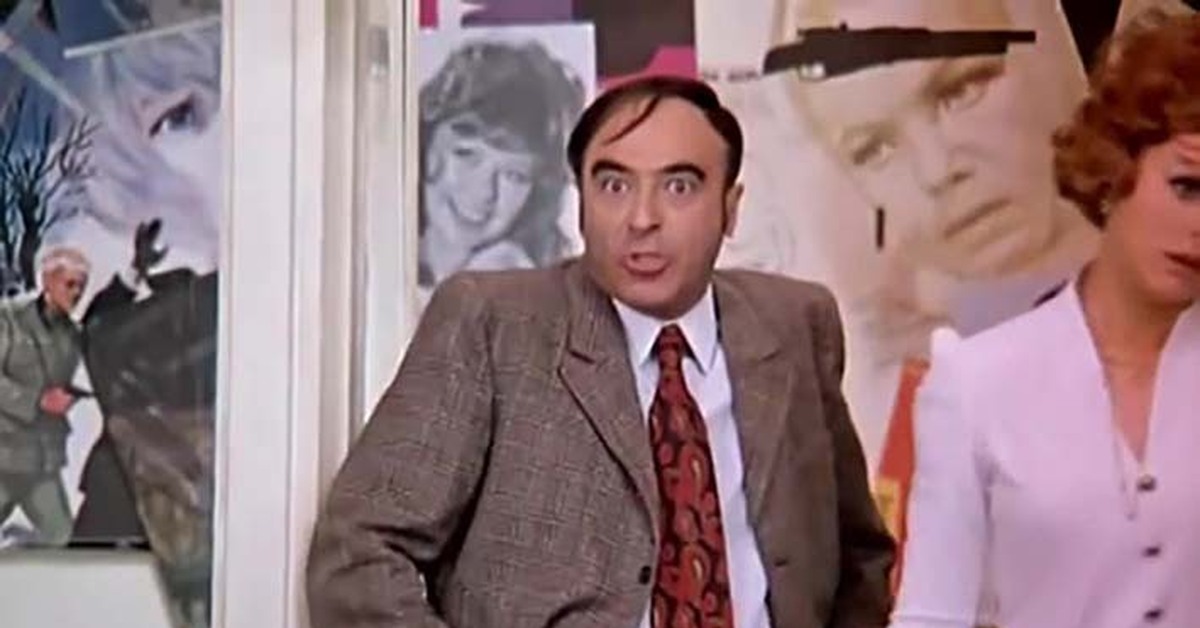 Конкуренты в бизнесе. Они борются за нас. А ещё боремся за звание дома высокой культуры. Давай бороться мем. Давай бороться.