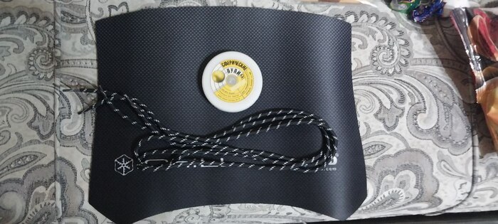 Коврик для мыши, всегда пригодится) Пули для пневматики, я указывал, что люблю пострелять с неё. Шнурки были шоком... Так как я не знаю, как моя Дарительница предсказала, но мне как раз шнурки были нужны, мои на зимних ботинках почти перетёрлись)))