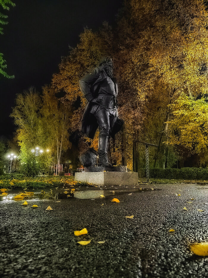 Памятник основателю города