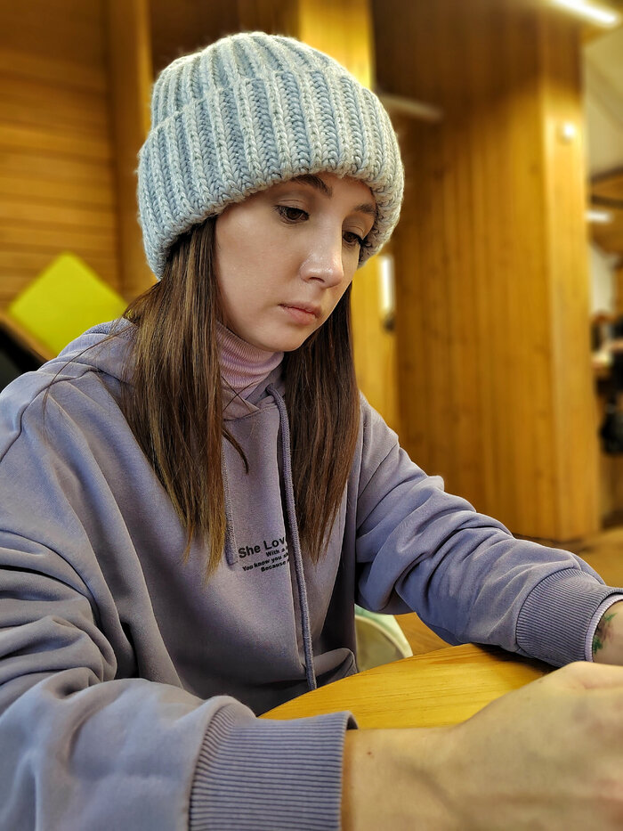 Изучает что-то)