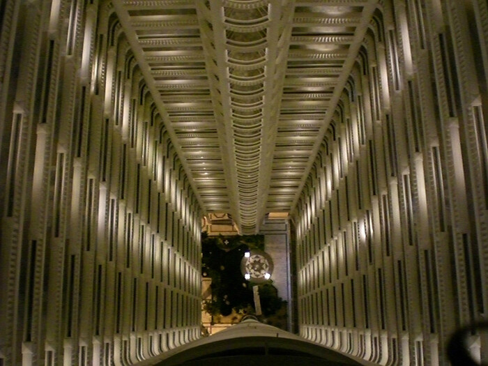 Если долго смотреть в бездну, бездна начинает смотреть на тебя...