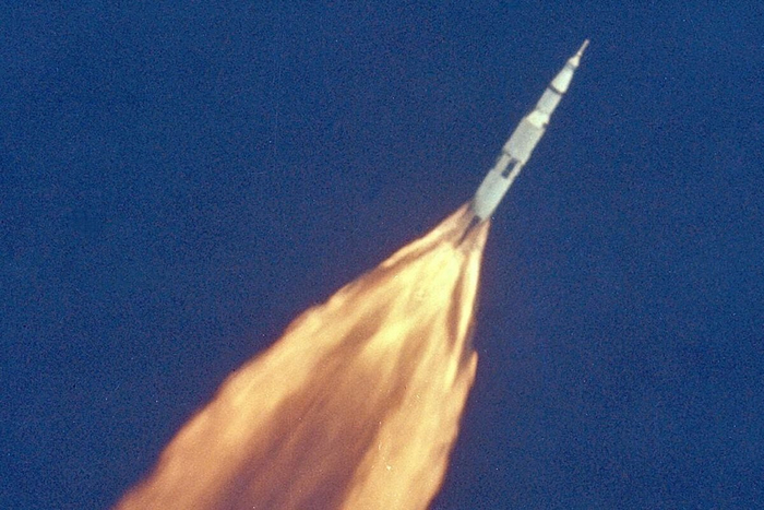 Запуск ракеты-носителя "Сатурн-5" с экипажем "Аполлон-11"