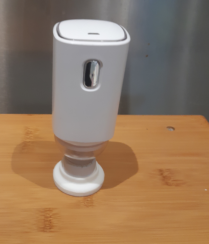 Легкая и удобная, с встроенной батареей и зарядкой от усб-с.