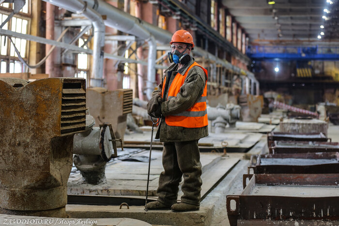 Из серии «Именно они делают Россию великой» / снято мной на Соликамском магниевом заводе