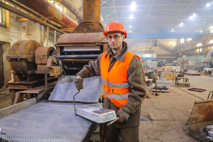 Из серии «Именно они делают Россию великой» / снято мной на Соликамском магниевом заводе