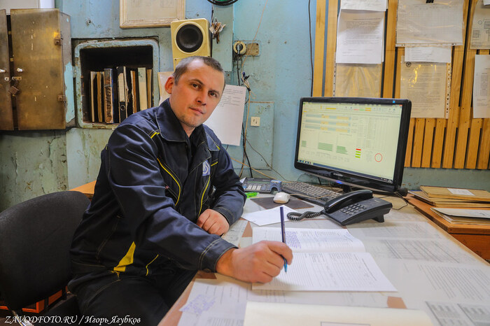 Из серии «Именно они делают Россию великой» / снято мной на Соликамском магниевом заводе