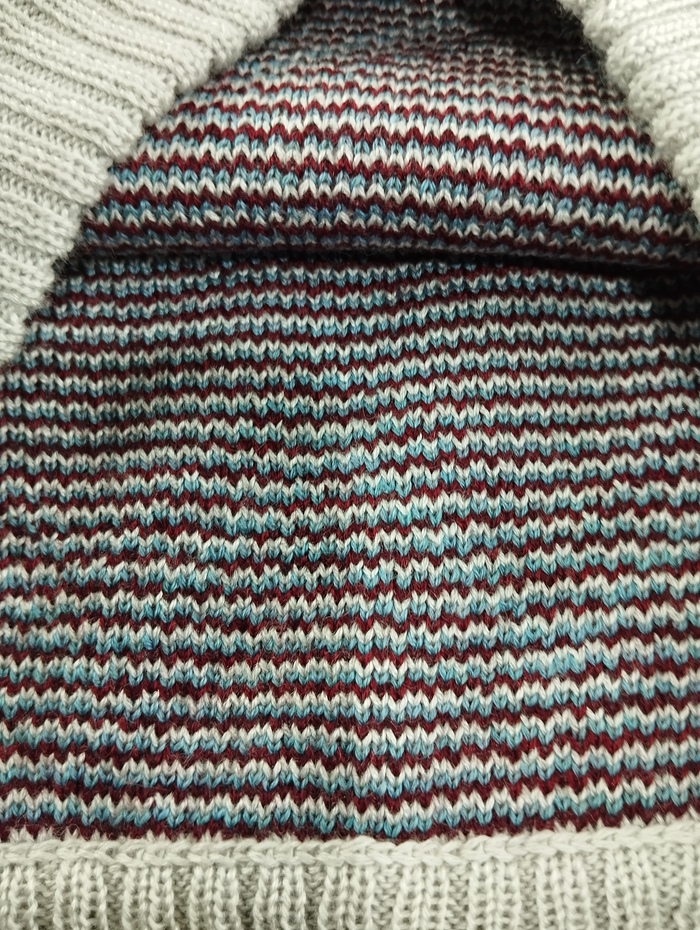 Изнанка 3-х цветного жакарда.