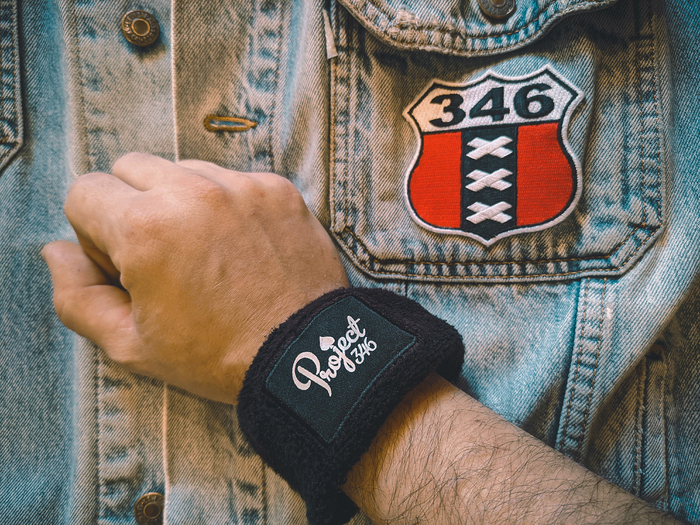 Напульсник и нашивка из личной коллекции.