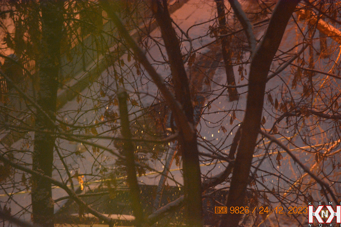 А снег идёт... *одна ооочень знакомая песня*