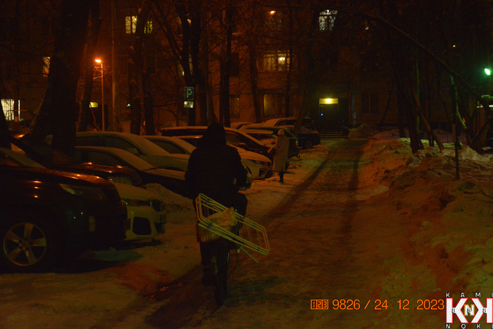 Дзынь-дзынь, и тут появляется велосипедист с интересным грузом позади