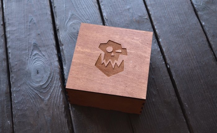 Вырезали логотип и форму на лазерном станке.