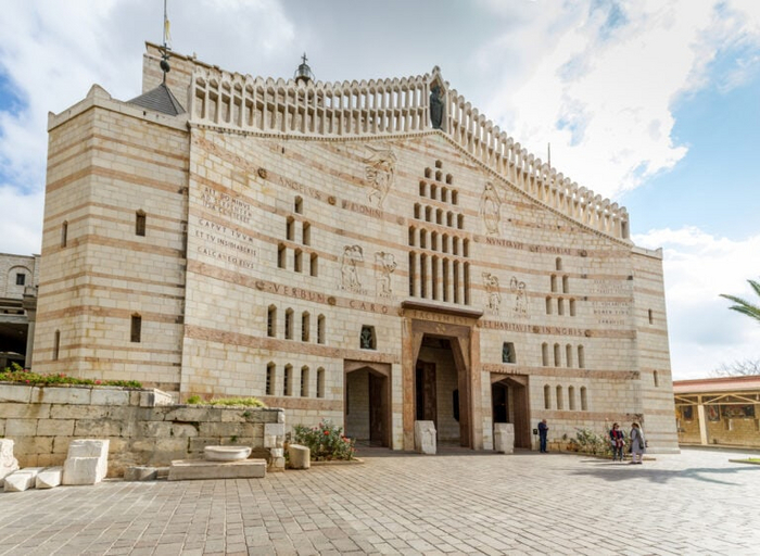      .  AlephBet, Shutterstock