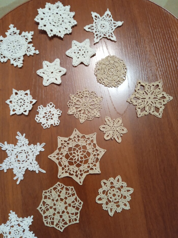 За качество фото извиняюсь, фотограф из меня так себе. Ещё нужно поучиться нормально блокировать салфетки. Как ни странно для меня самое сложное именно блокировка.