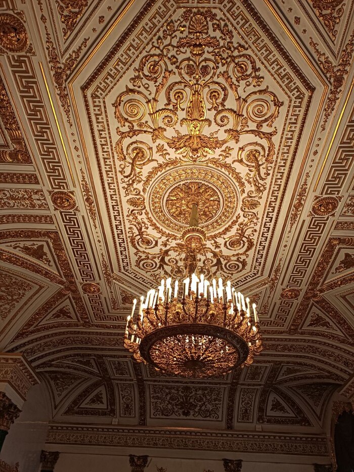 И вот такой потолок