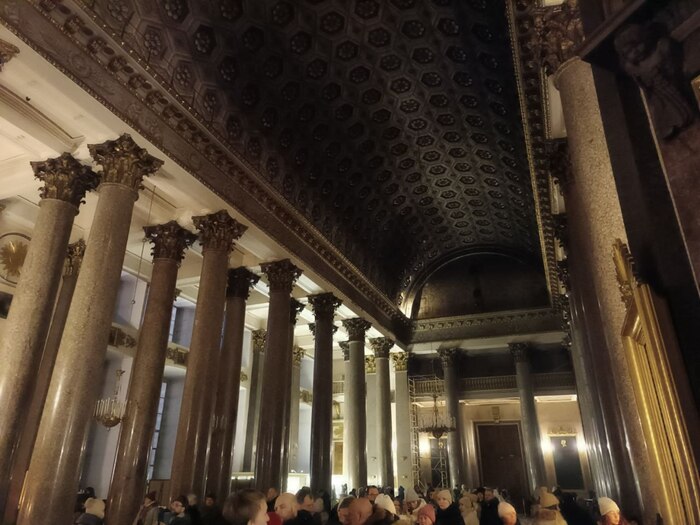 А вот и очередь