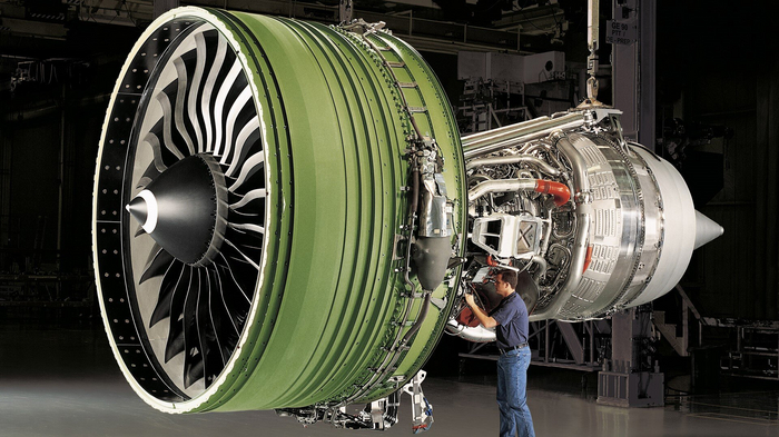 Авиационный турбореактивный двигатель GE90-115B