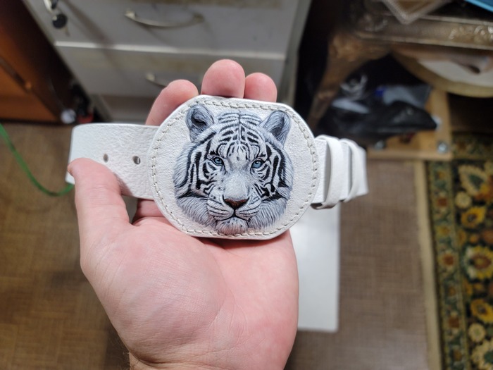 Покраска (в том числе и самого ремня) Аэр+кисть, краска проникающая+ акрил (в основном акрил))