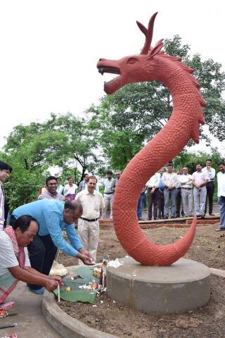 Пример поклонения дракону в Манипуре